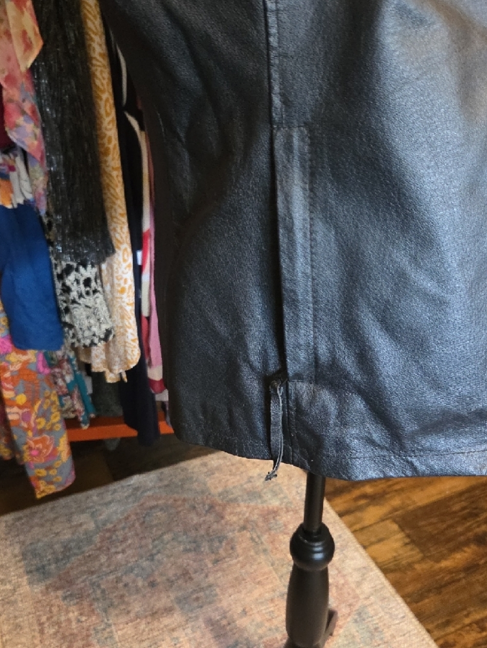 Sleeveless Black Leather Zip Vest for Women - Picture 3 of 7
